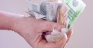 Geld informell �bergeben